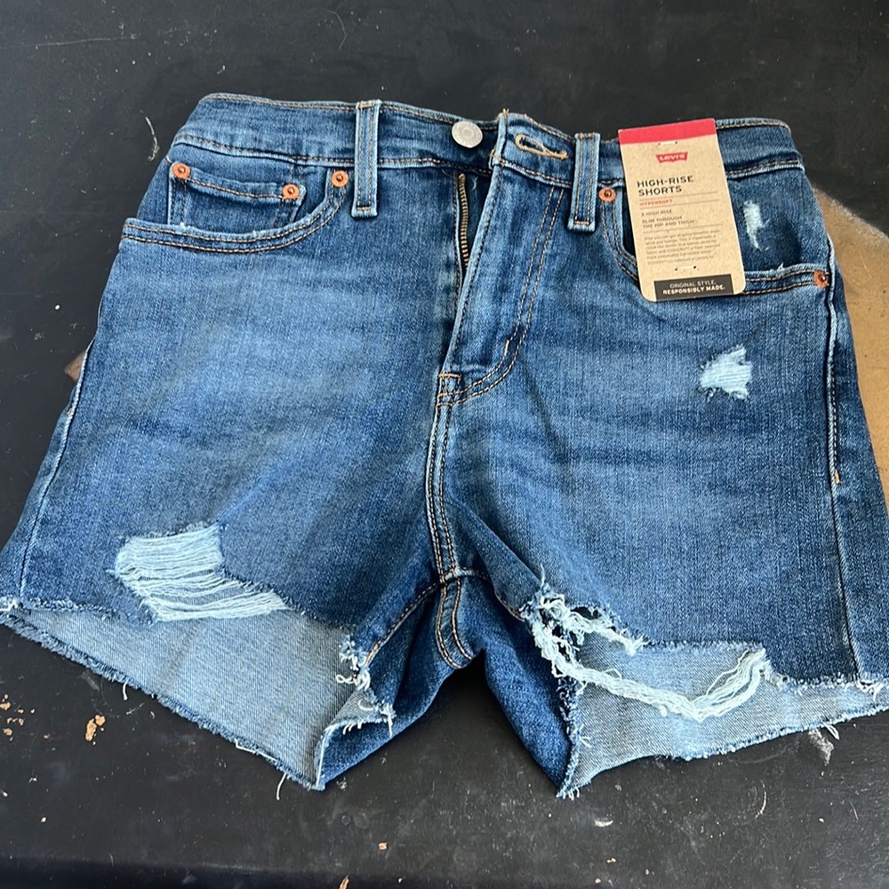 Levi’s high rise hyper soft shorts size 25